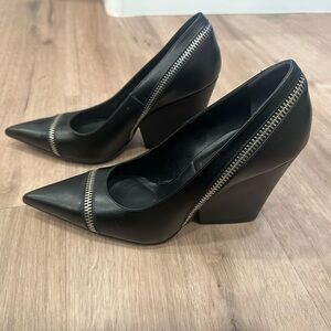 MICHAEL KORS COLLECTION Black Wedge Heels with Zipper Detail SIZE 6,5 NEW